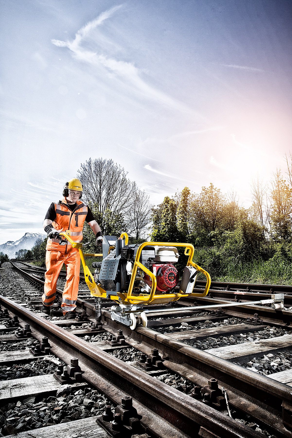Robel Bahnbaumaschinen - People