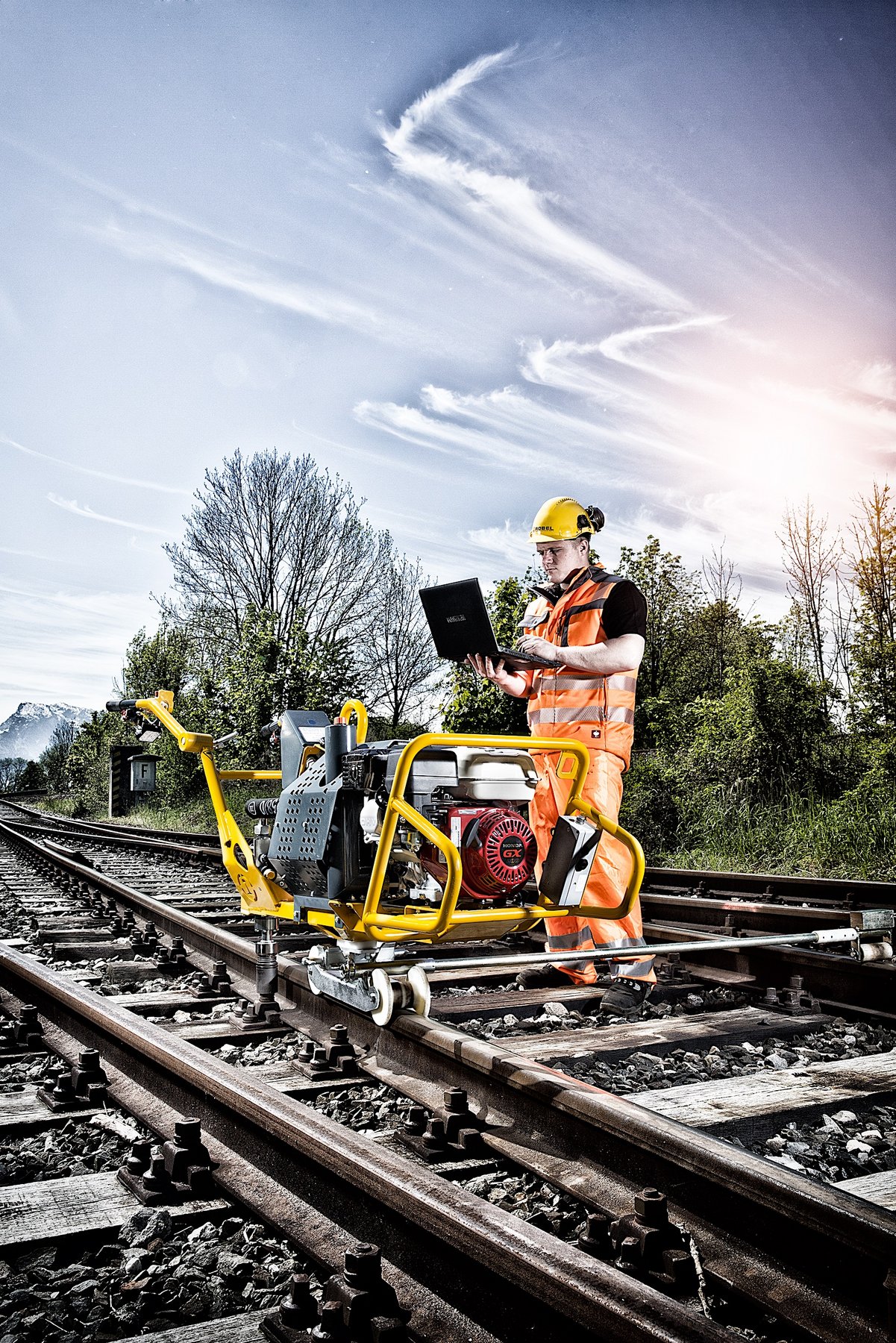 Robel Bahnbaumaschinen - People