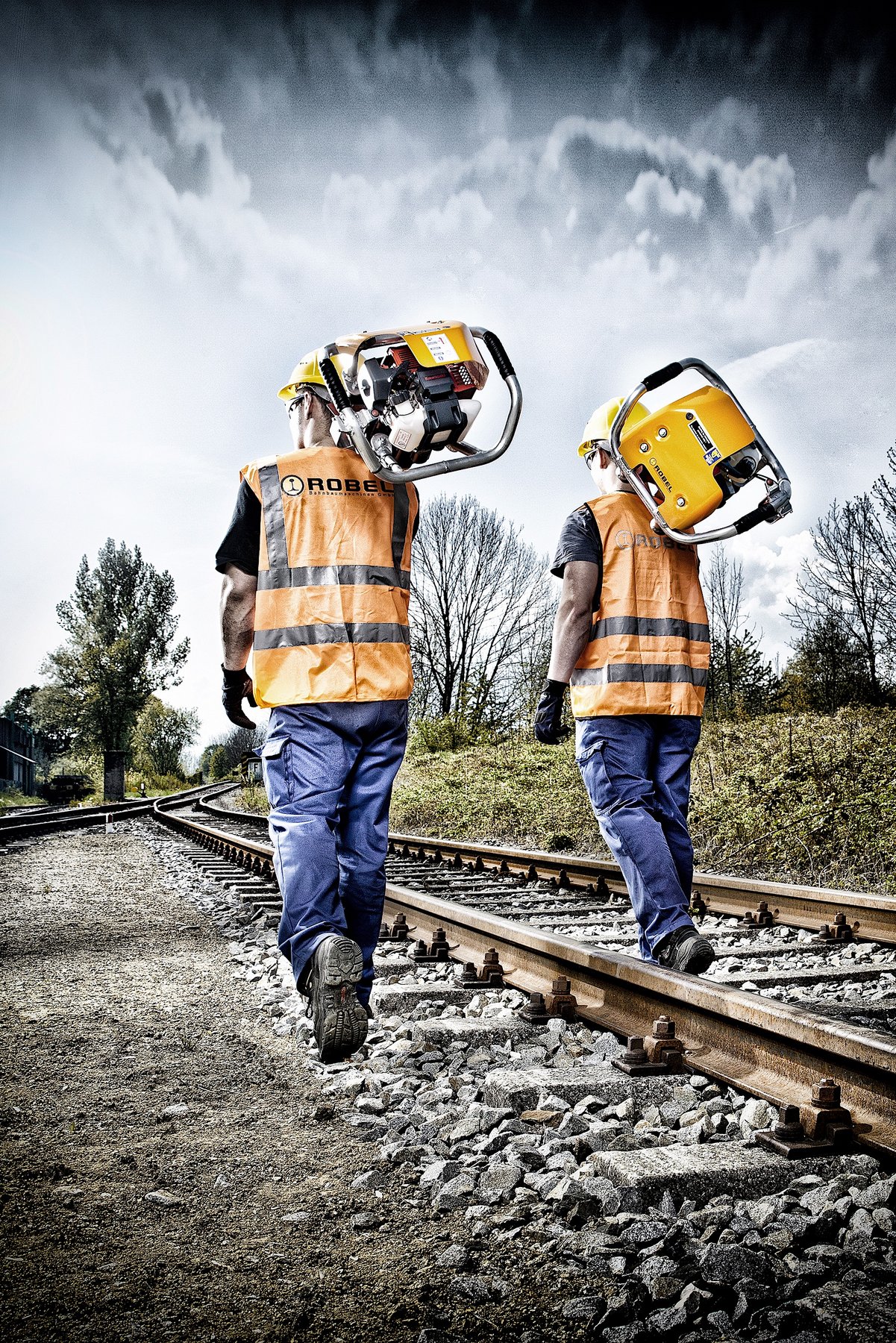 Robel Bahnbaumaschinen - People