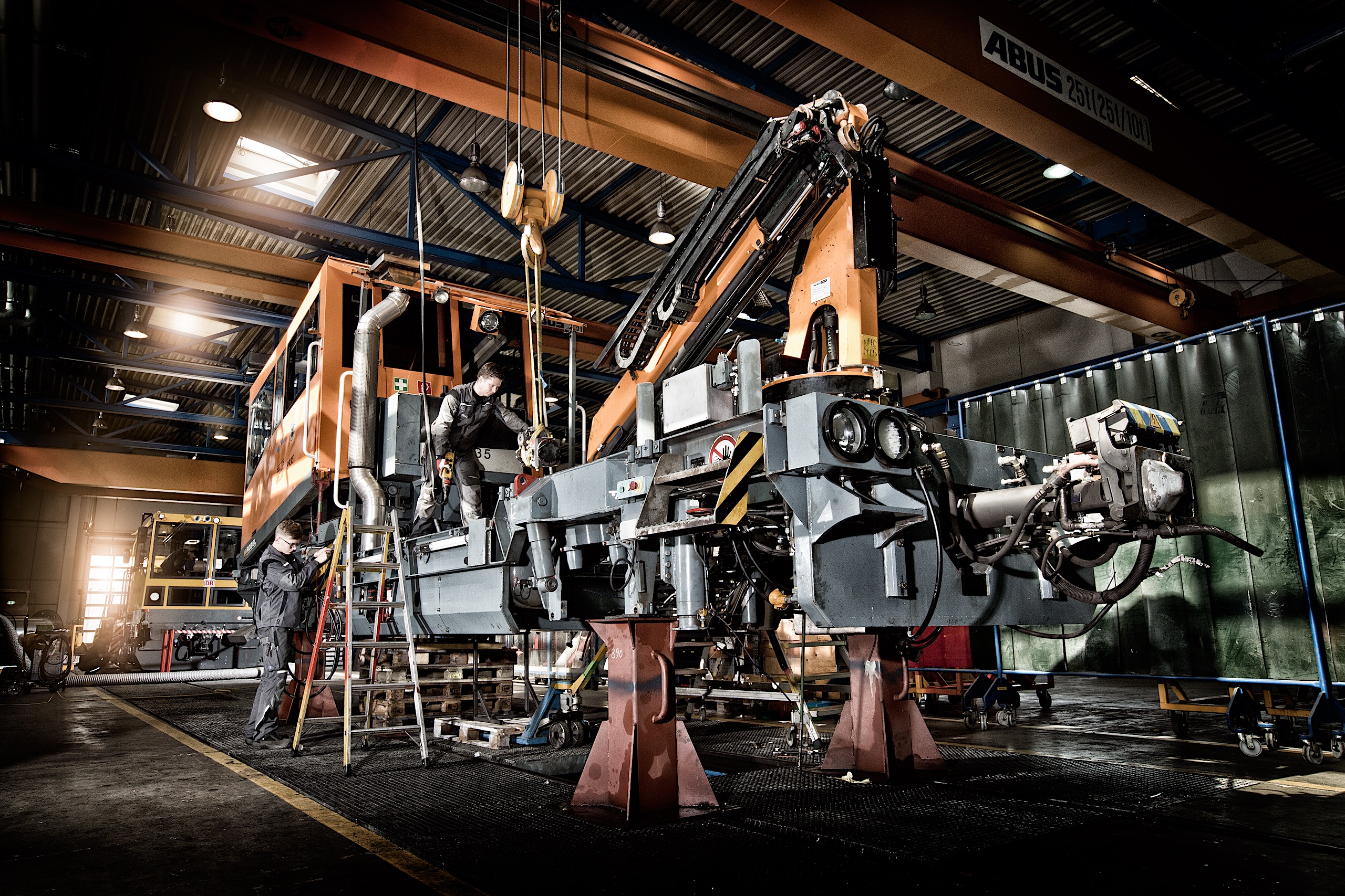 Robel Bahnbaumaschinen - People