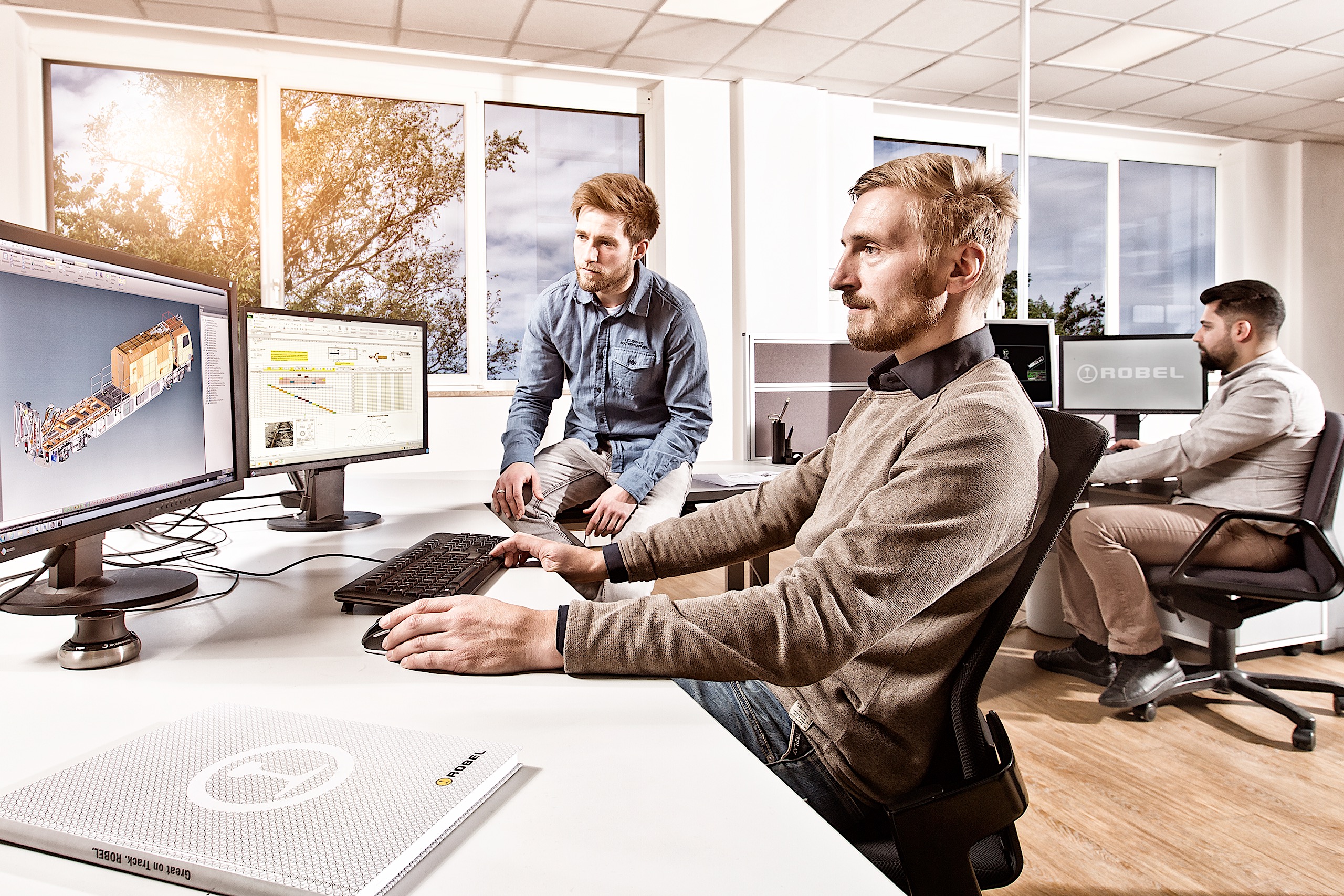 Robel Bahnbaumaschinen - People