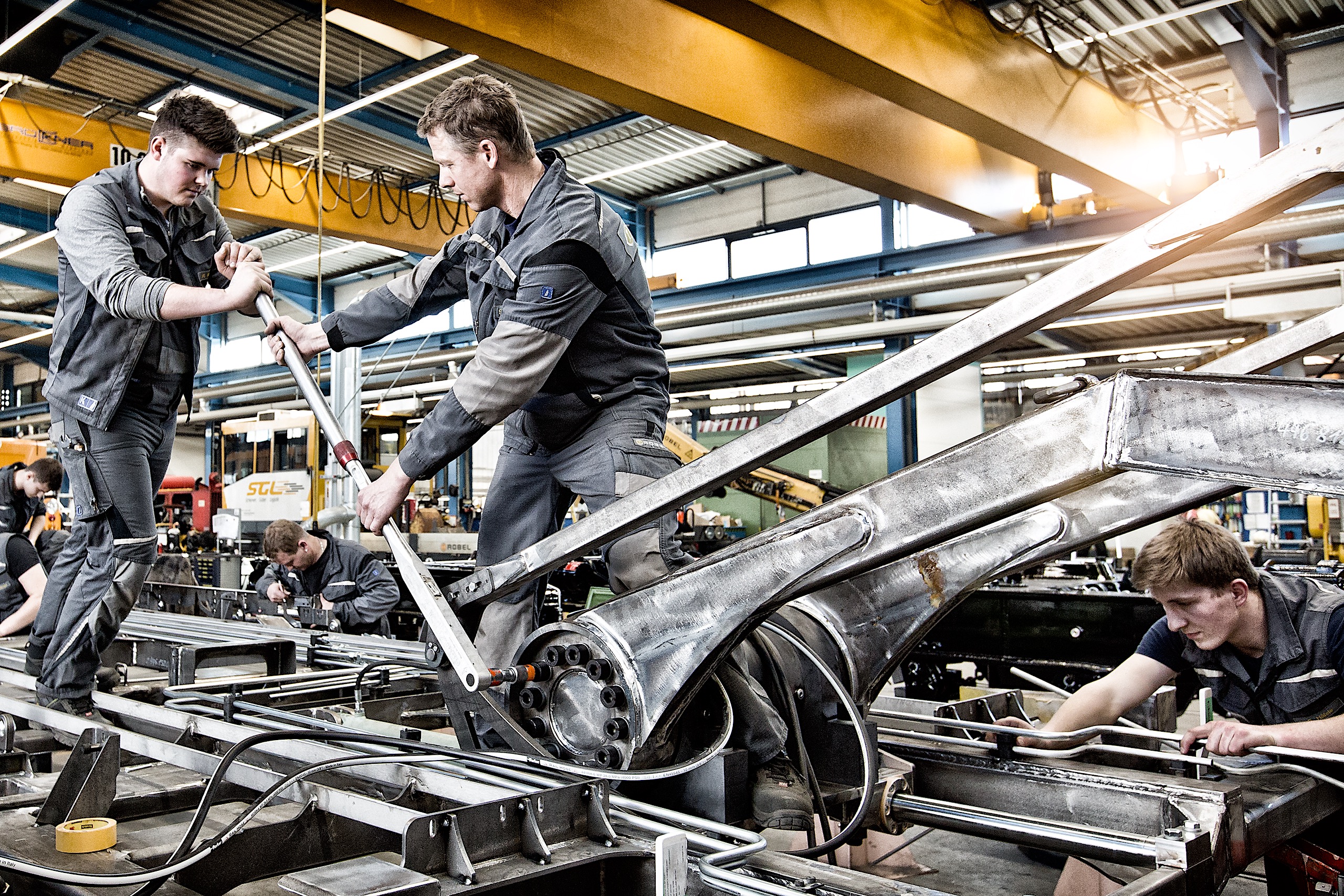 Robel Bahnbaumaschinen - People